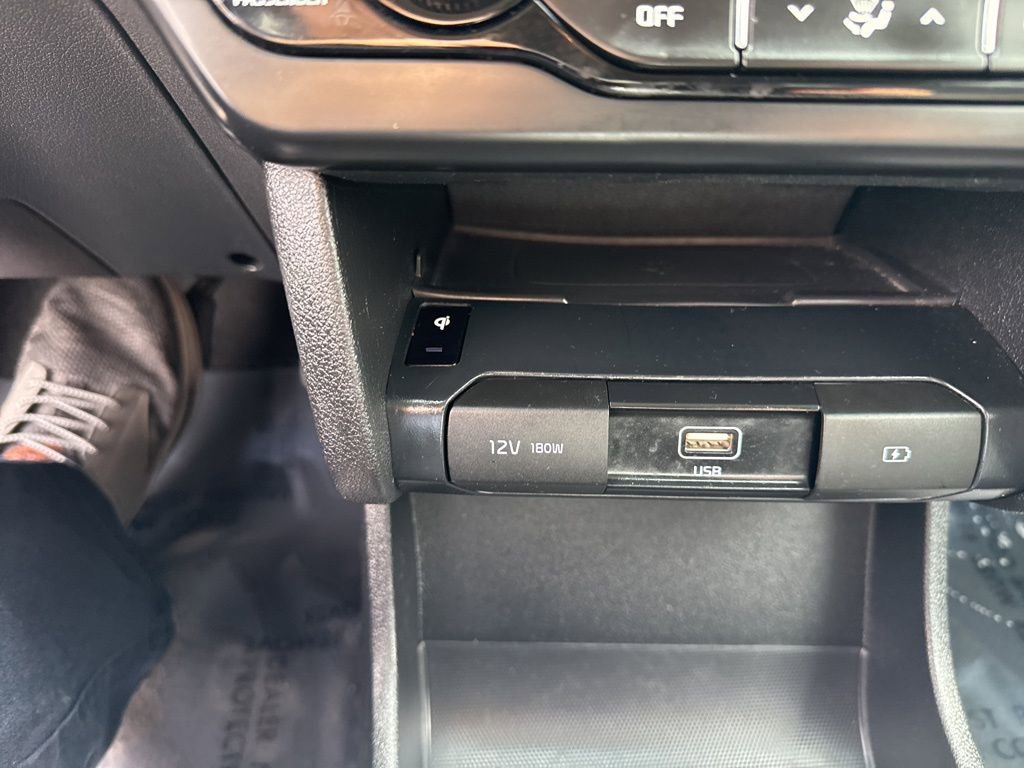 Used 2022 Kia Niro EX image 29