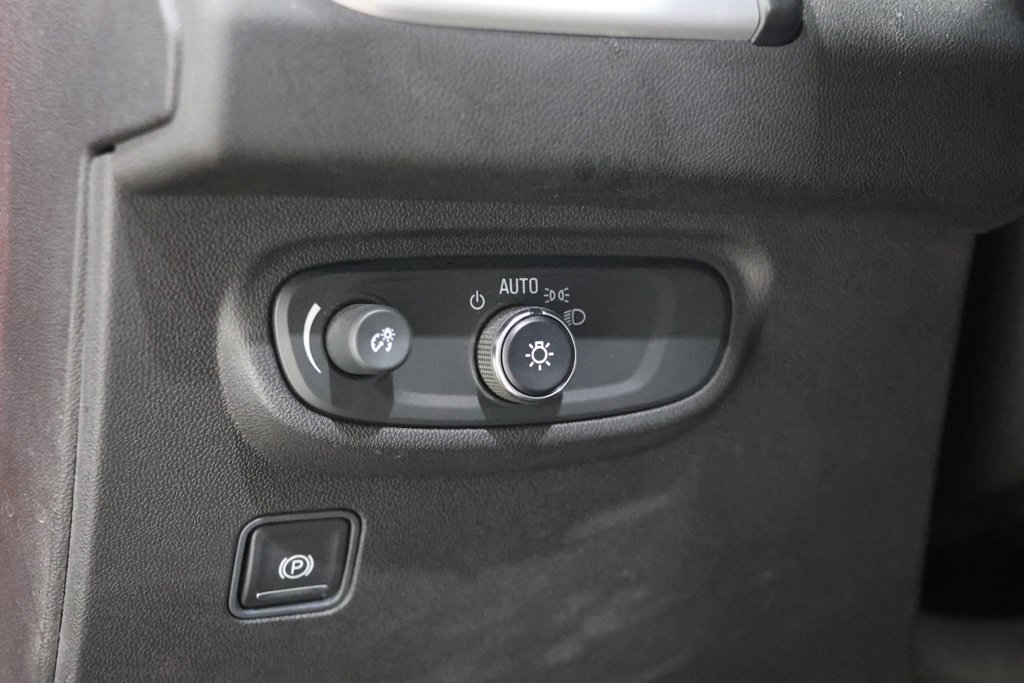 Used 2023 GMC Terrain SLE w/ Driver Convenience Package FWD image 18