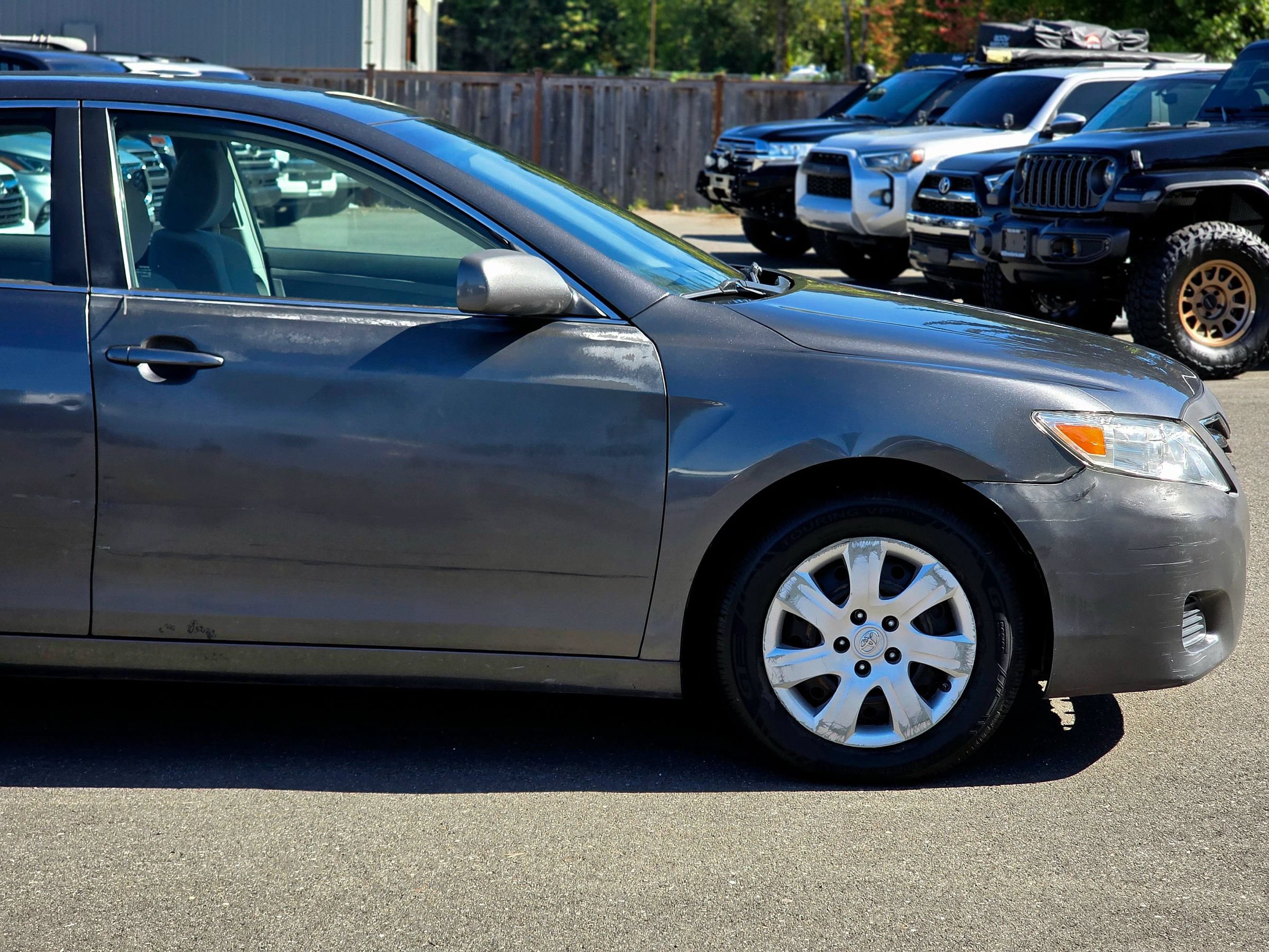 Used 2010 Toyota Camry LE FWD image 11