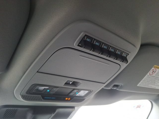 Used 2024 Ford F550 2WD Crew Cab Super Duty image 13