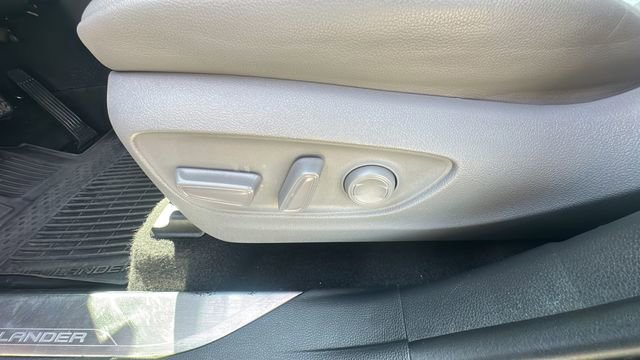 Used 2023 Toyota Highlander XLE FWD image 17