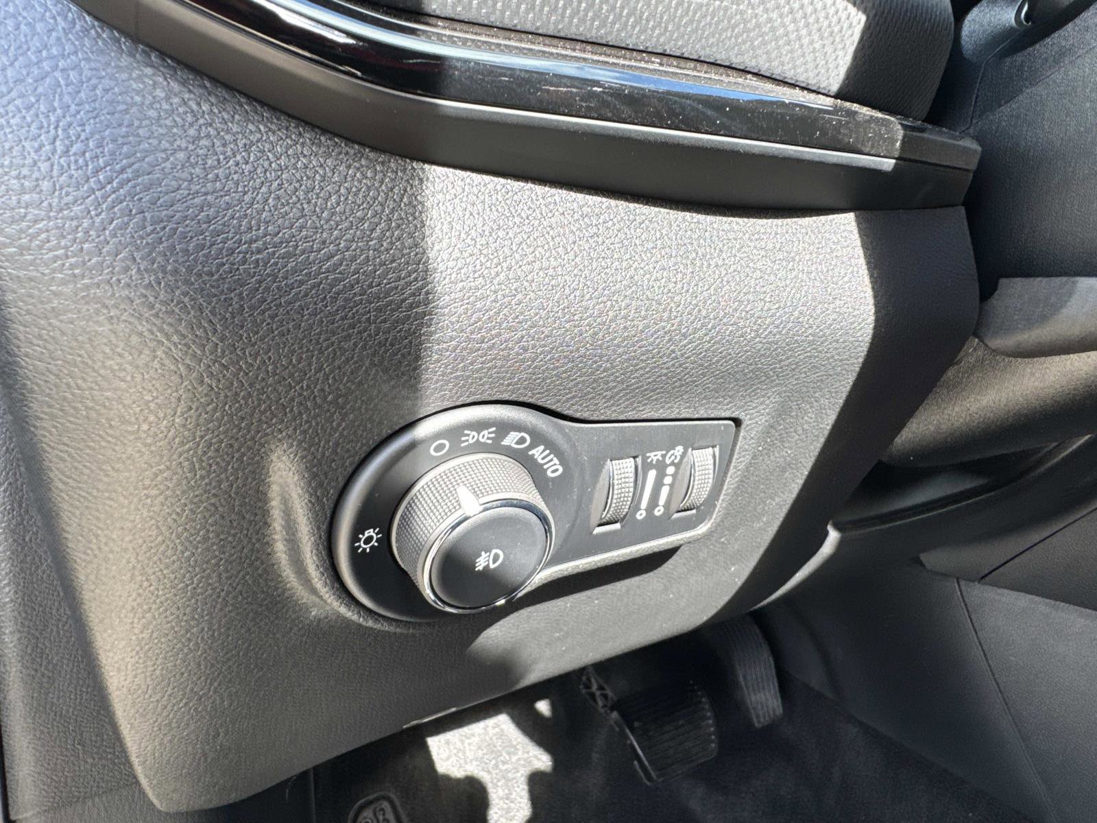 New 2026 Jeep Compass Limited image 32