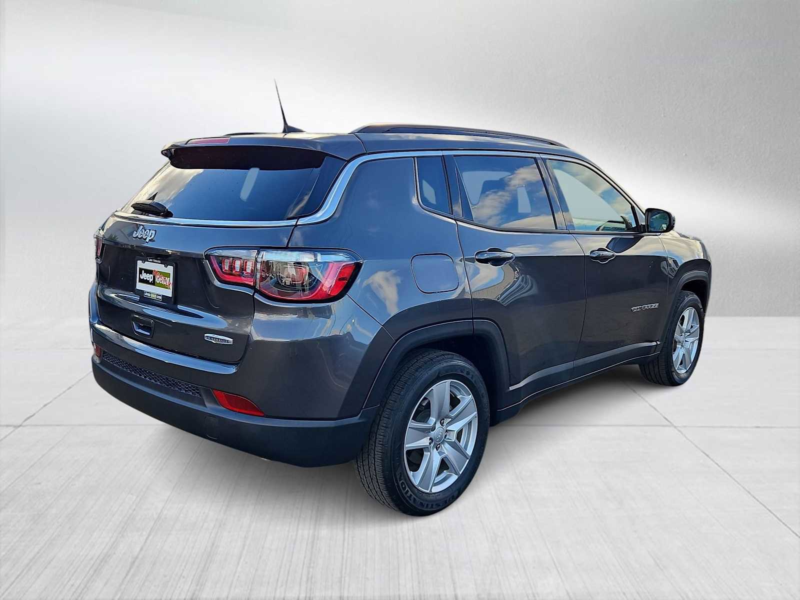 Used 2022 Jeep Compass Latitude image 8