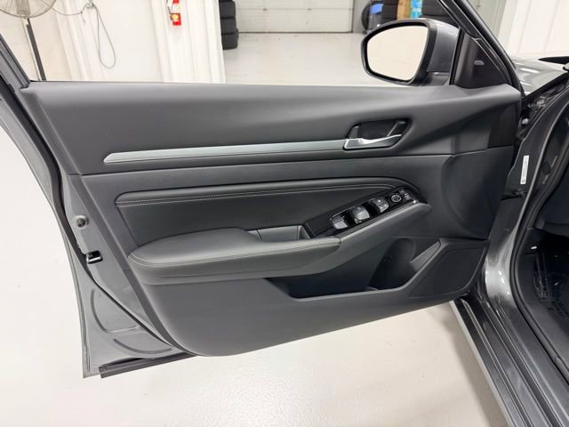 Used 2023 Nissan Altima 2.5 SV w/ SV Premium Package image 24