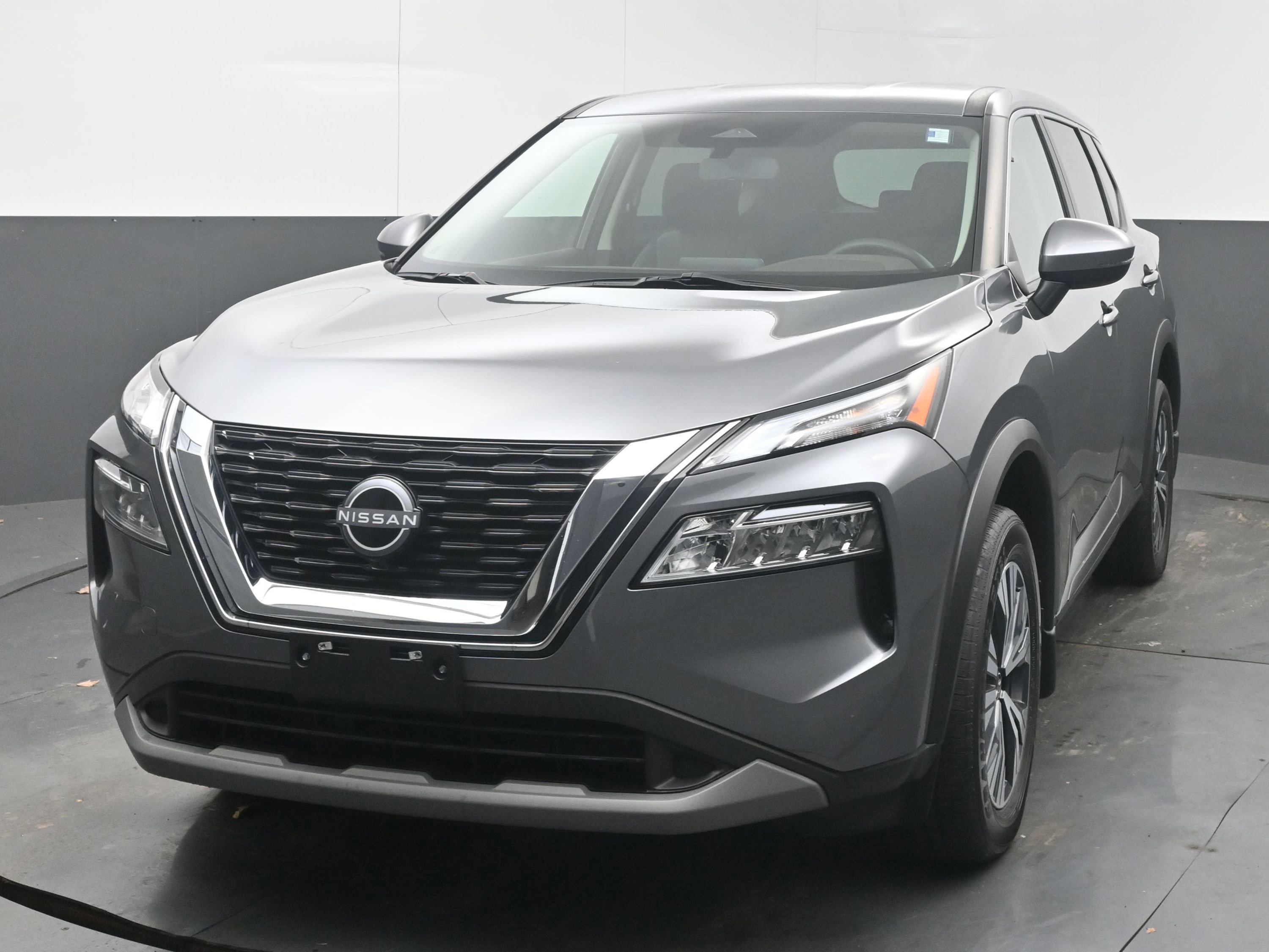 Certified 2023 Nissan Rogue SV image 3