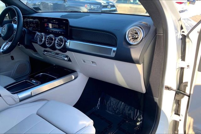 Used 2025 Mercedes-Benz GLB 250 4MATIC image 14