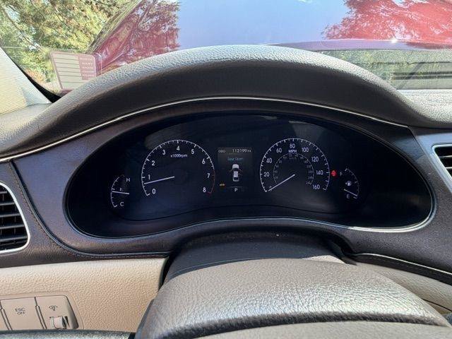 Used 2013 Hyundai Genesis 3.8 w/ Premium Pkg RWD image 31