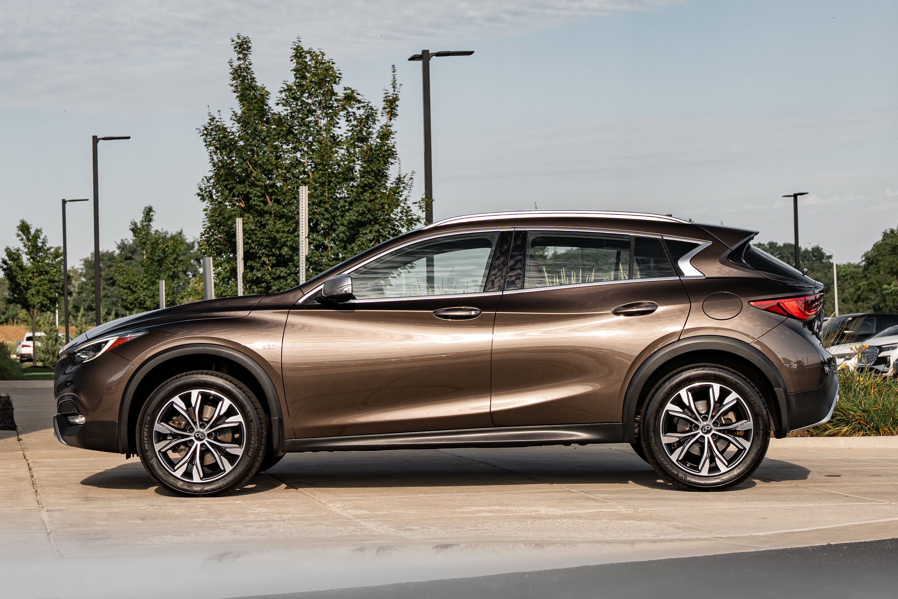 Used 2018 INFINITI QX30 Premium w/ Navigation Package AWD/4WD image 6