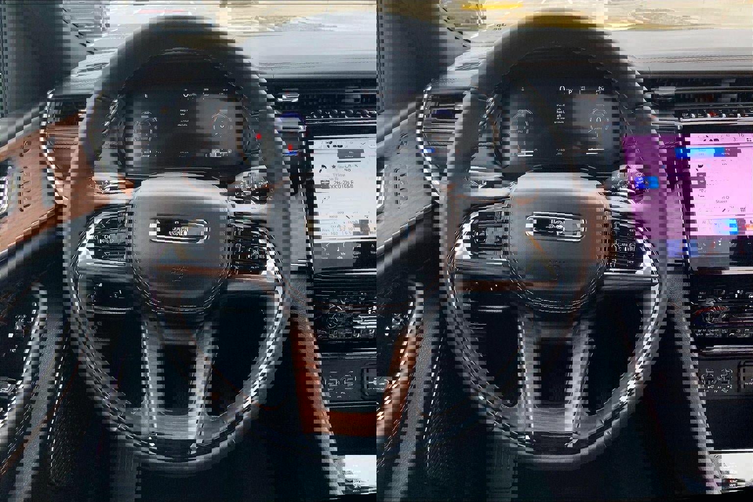 Used 2025 Jeep Grand Cherokee L Summit w/ Obsidian Package AWD/4WD image 5