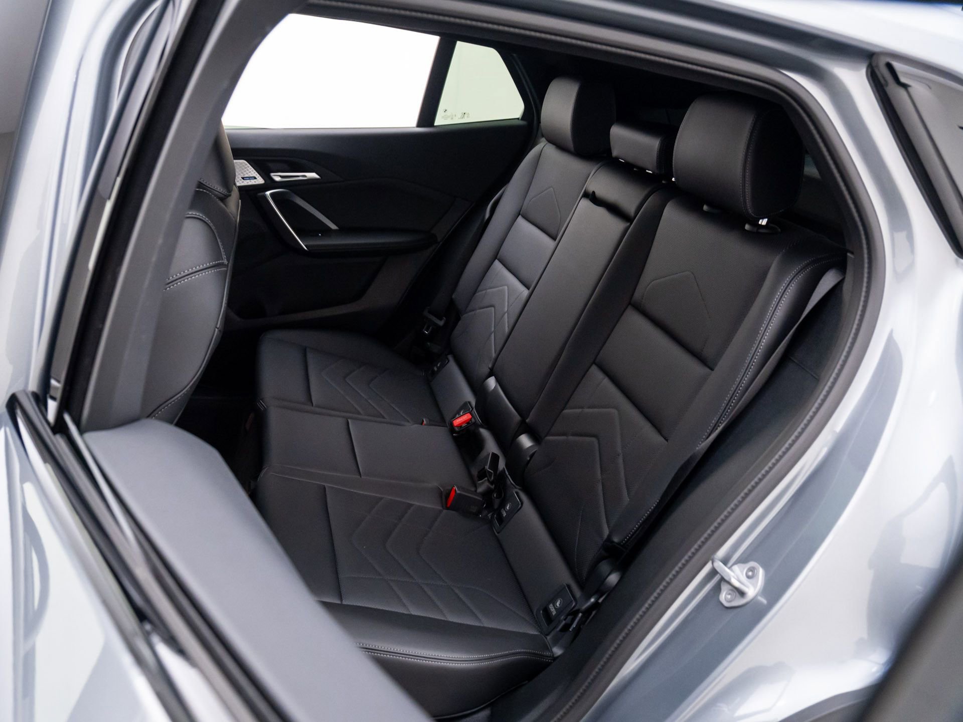 Certified 2025 BMW X2 xDrive28i w/ Premium Package image 18