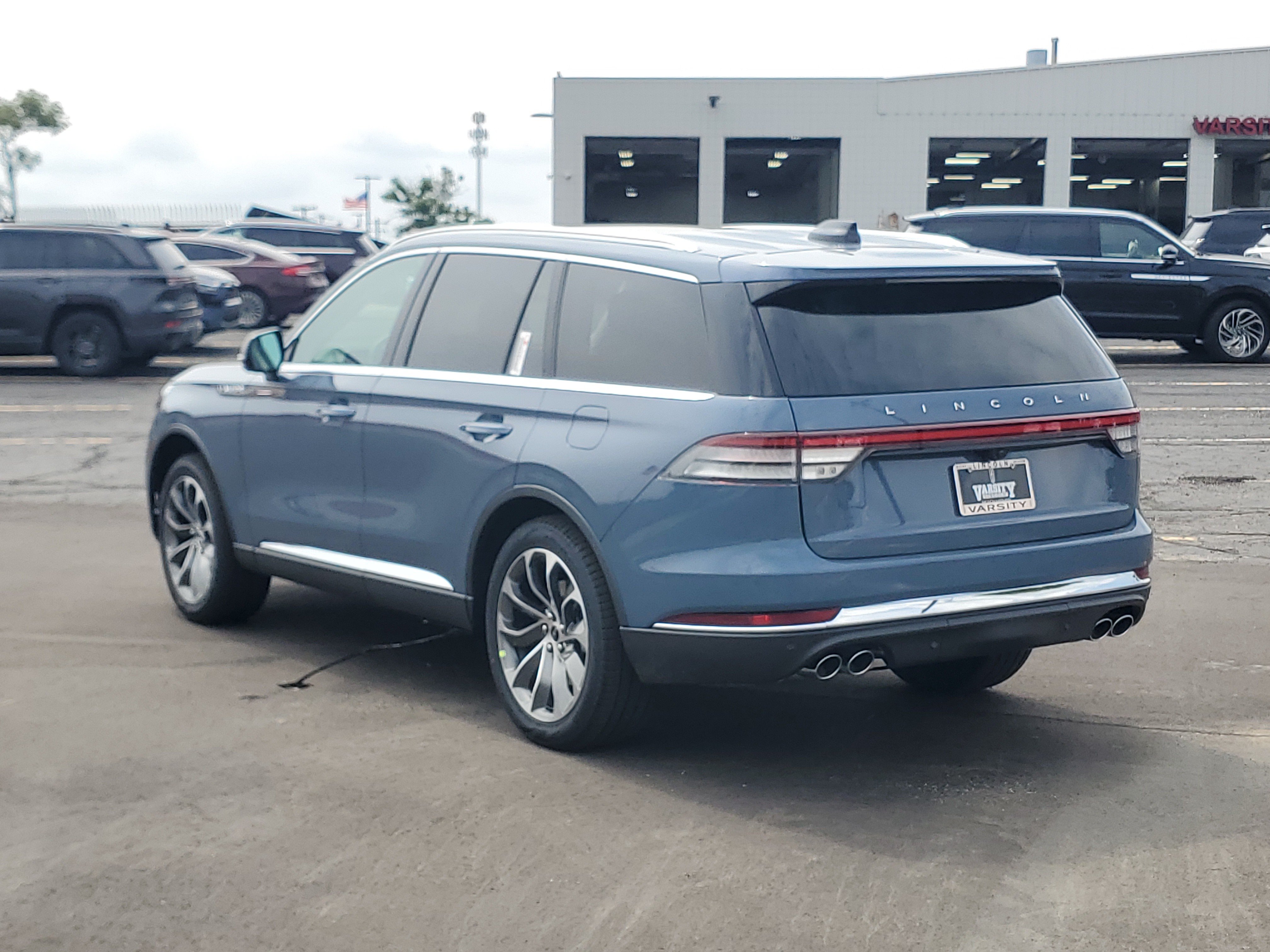 New 2026 Lincoln Aviator AWD image 3