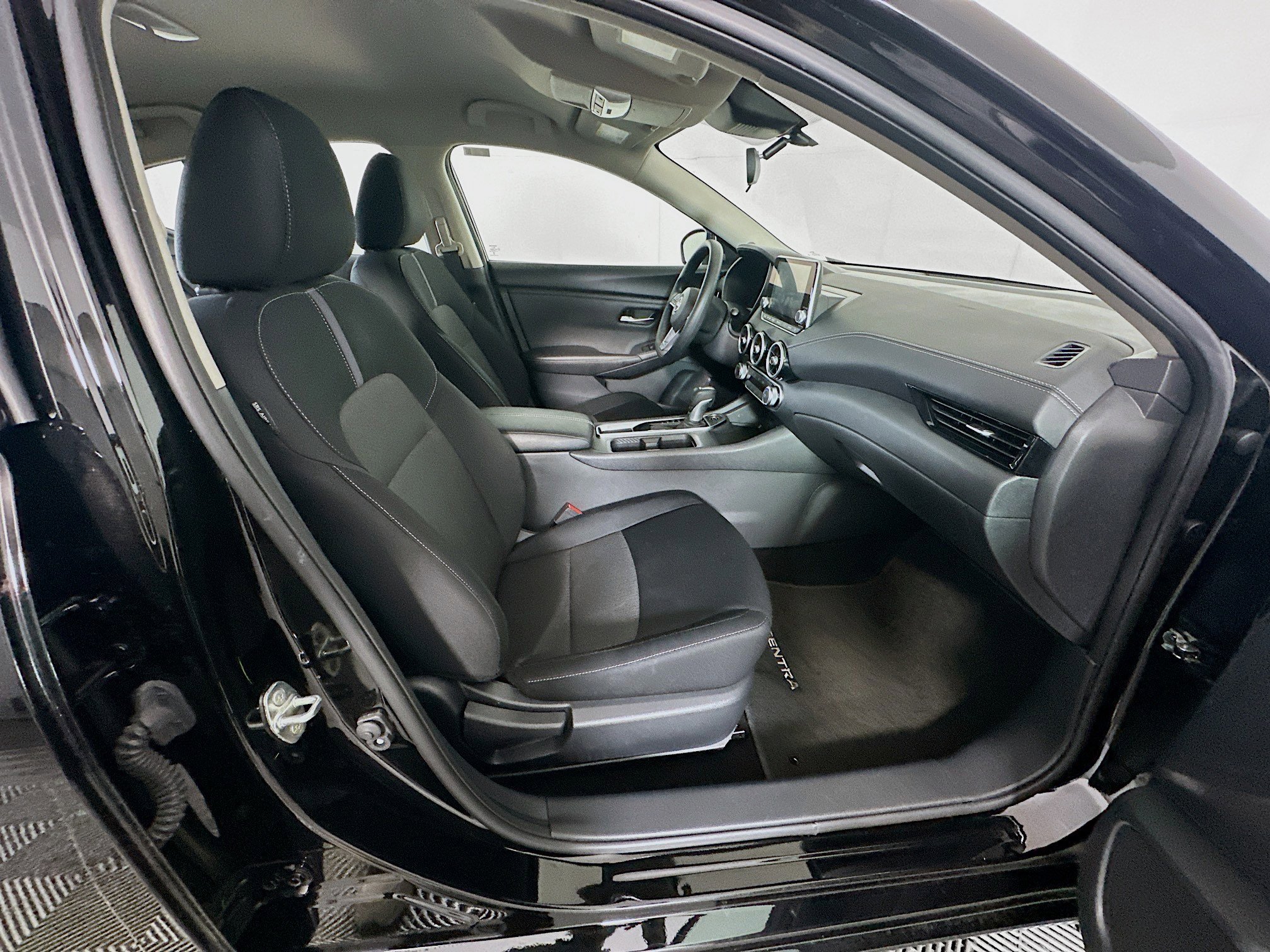 Used 2024 Nissan Sentra SV image 31