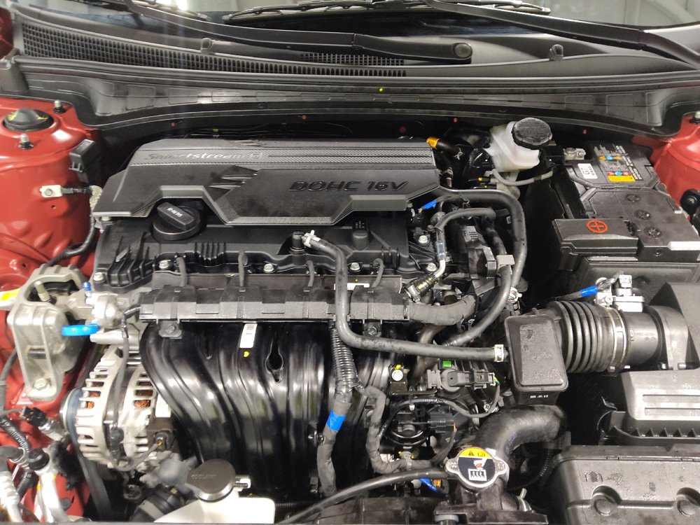 Used 2025 Hyundai Elantra SE FWD image 30
