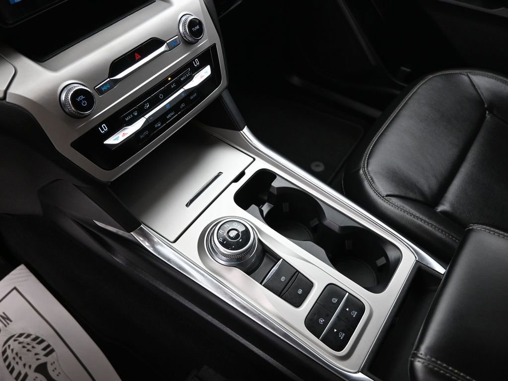 Certified 2020 Ford Explorer XLT w/ Equipment Group 202A image 20