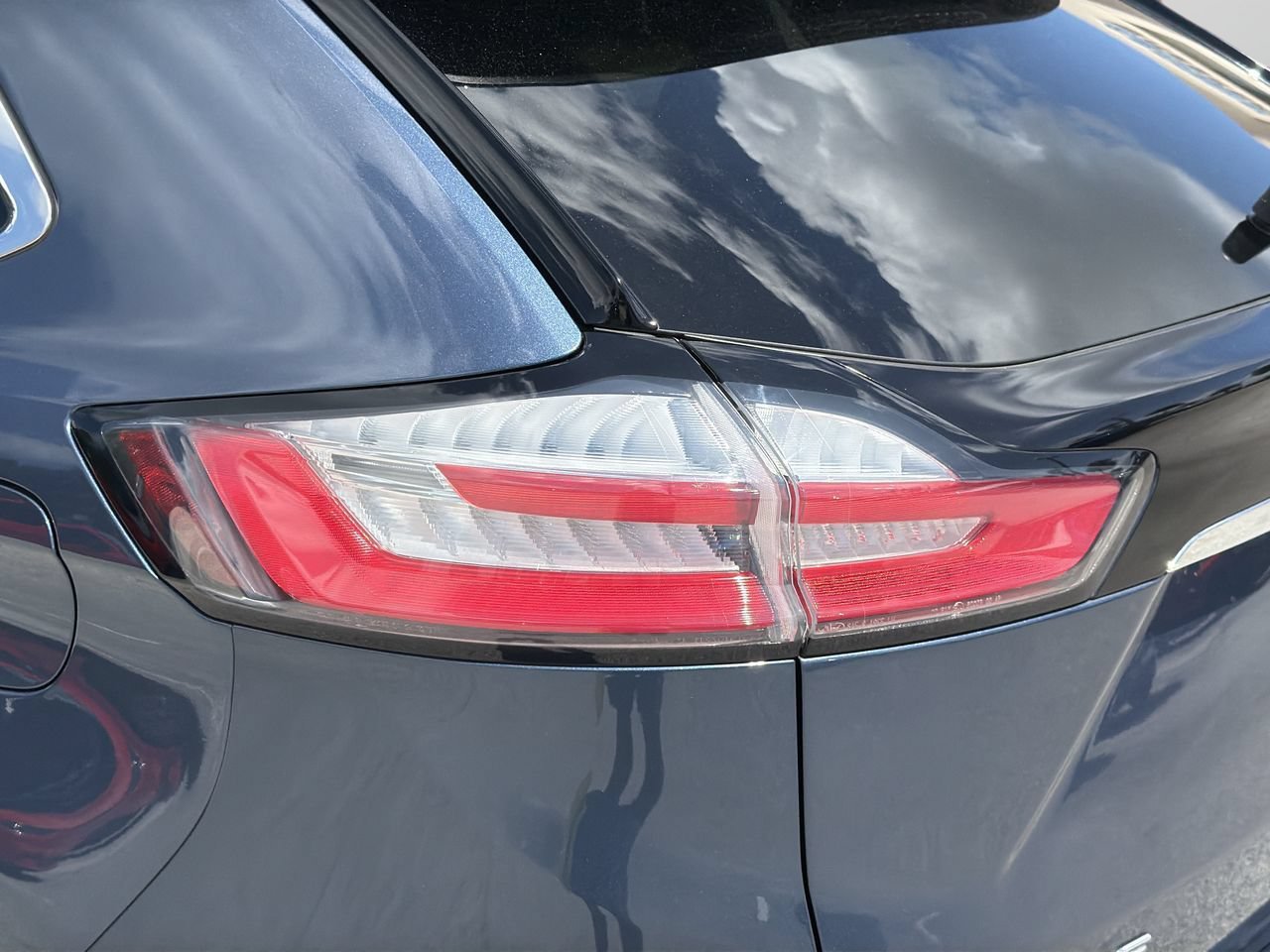 Used 2019 Ford Edge Titanium FWD image 7