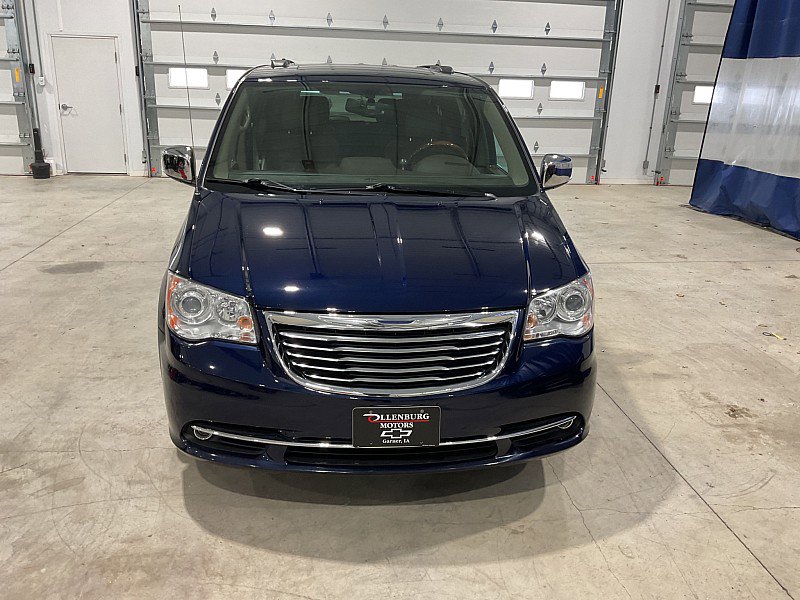 Used 2014 Chrysler Town & Country Limited w/ Luxury Group image 3