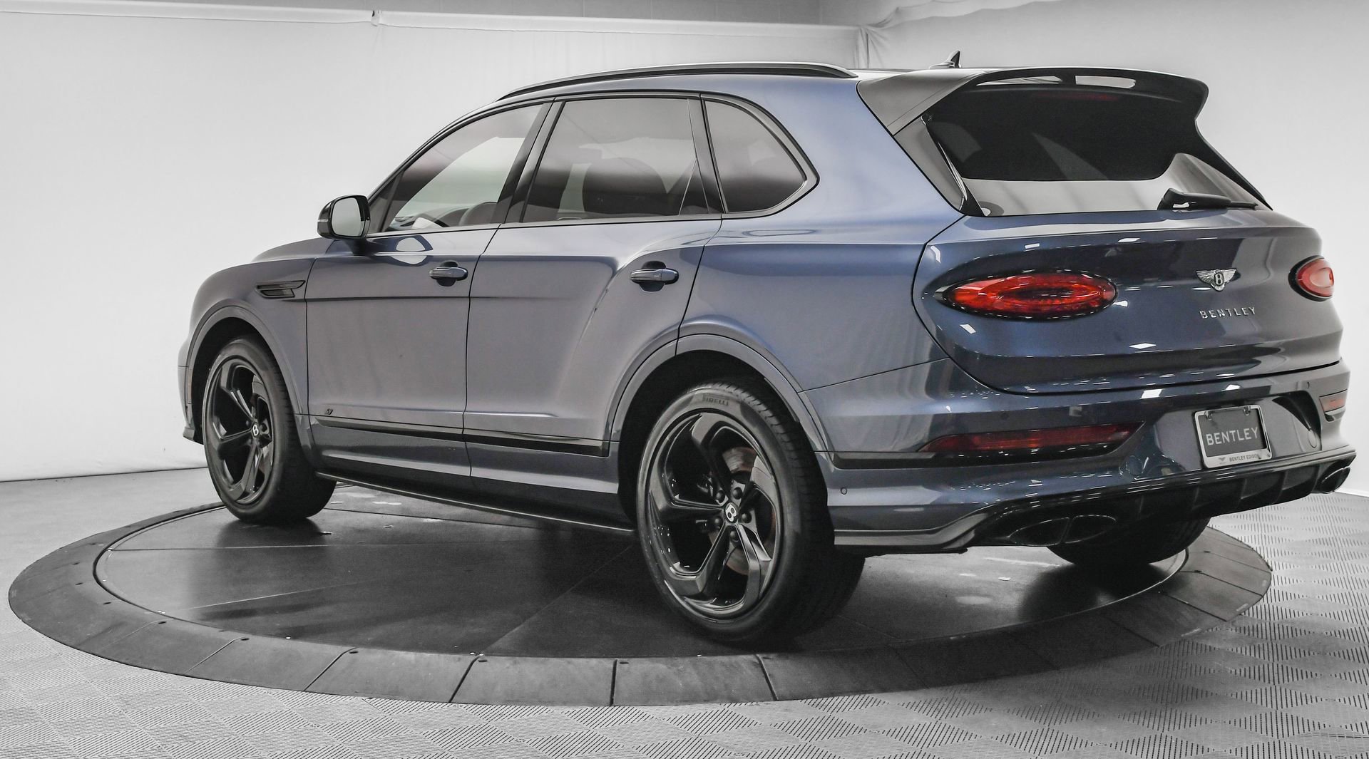 Used 2022 Bentley Bentayga S image 3