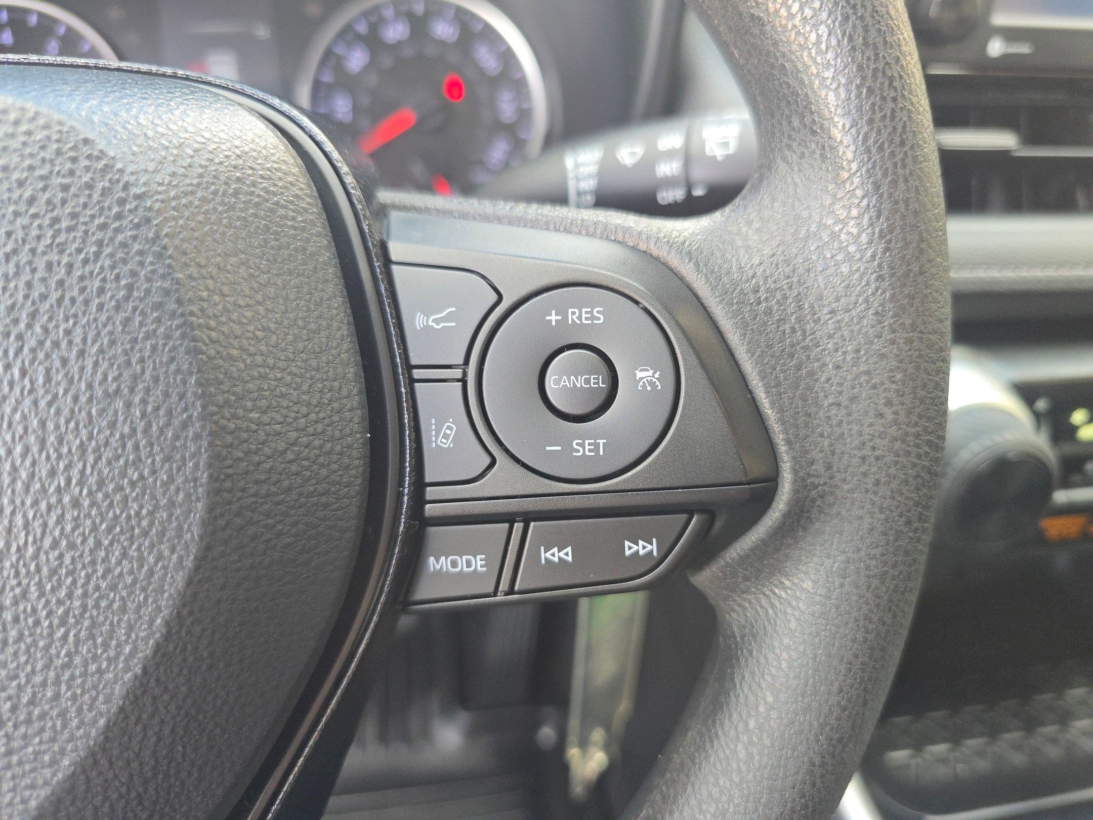 Used 2021 Toyota RAV4 LE image 23