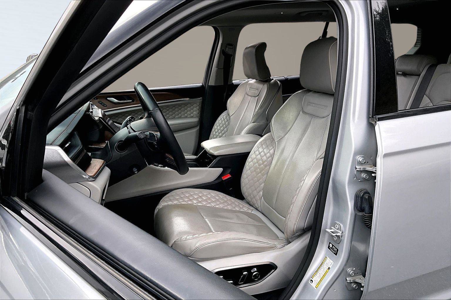 Used 2022 Jeep Grand Cherokee L Summit w/ Advanced Protech Group IV image 26