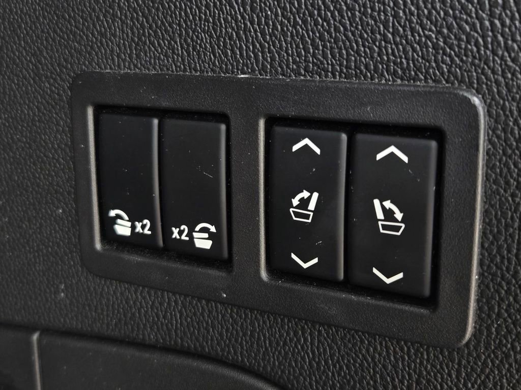 Used 2018 GMC Yukon SLT w/ Open Road Package image 13