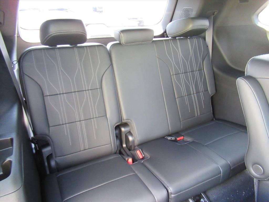 New 2026 Buick Enclave Avenir w/ Super Cruise Package FWD image 35