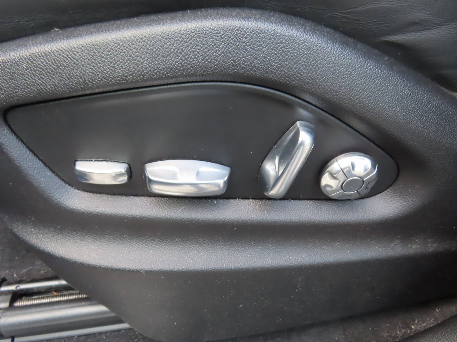 Used 2021 Porsche Cayenne Coupe image 28