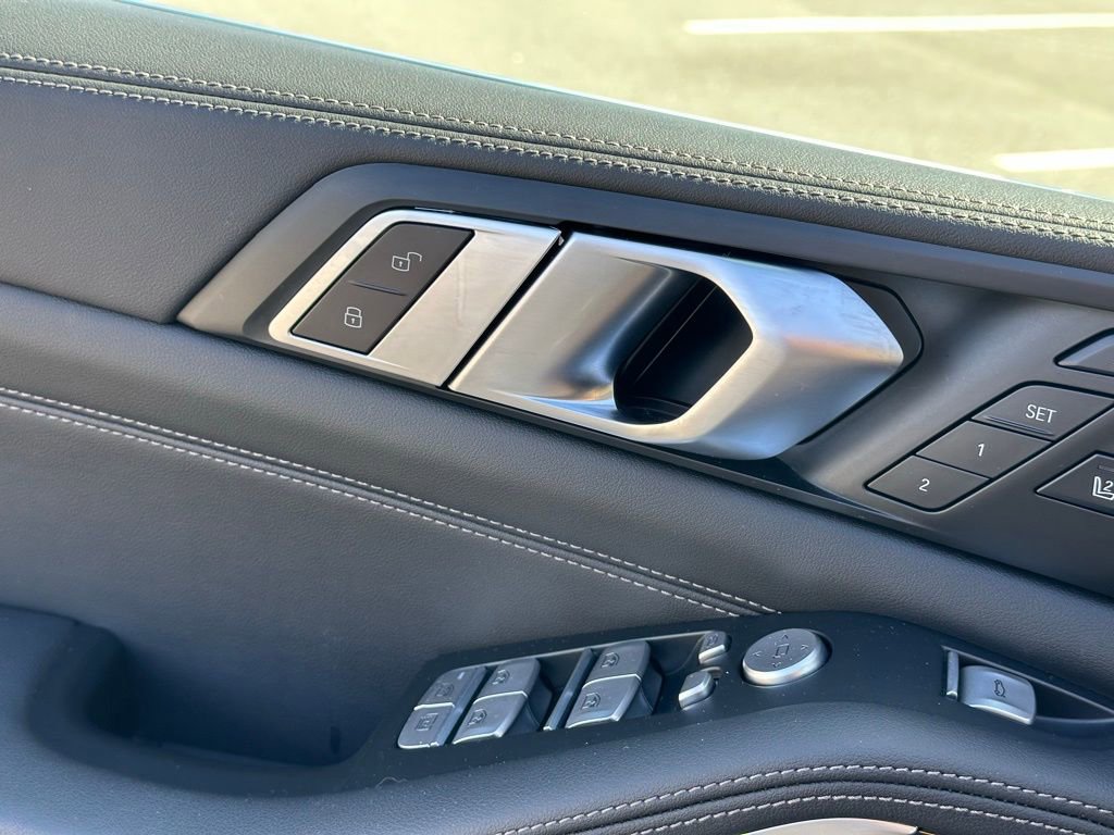 Certified 2024 BMW X7 xDrive40i w/ Premium Package image 25