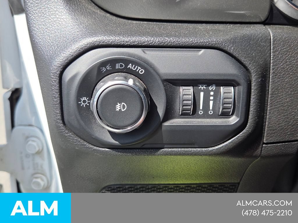 Used 2022 Jeep Wrangler Unlimited Sahara w/ Cold Weather Group AWD/4WD image 28