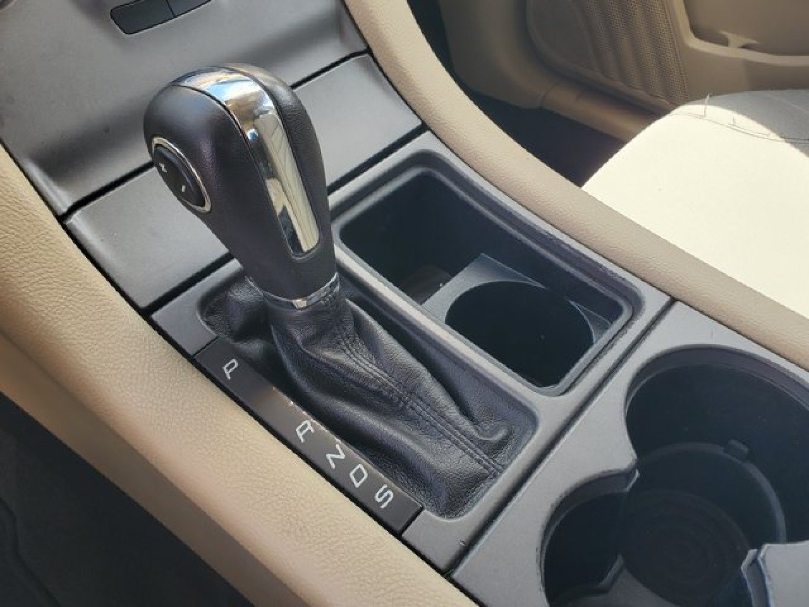 Used 2014 Ford Taurus SE FWD image 21