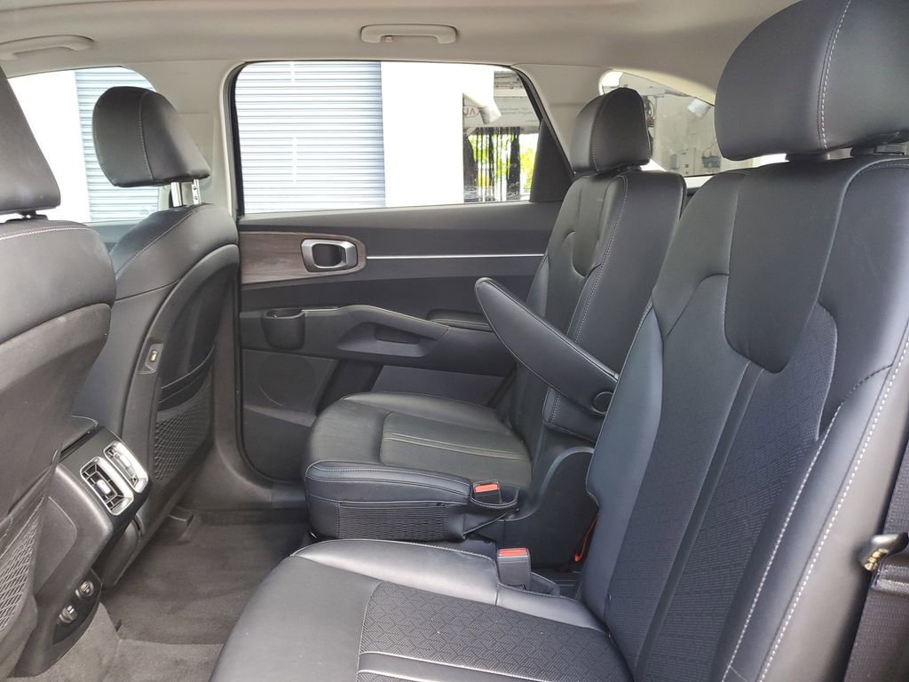 Certified 2022 Kia Sorento EX w/ Panoramic Sunroof Package image 15