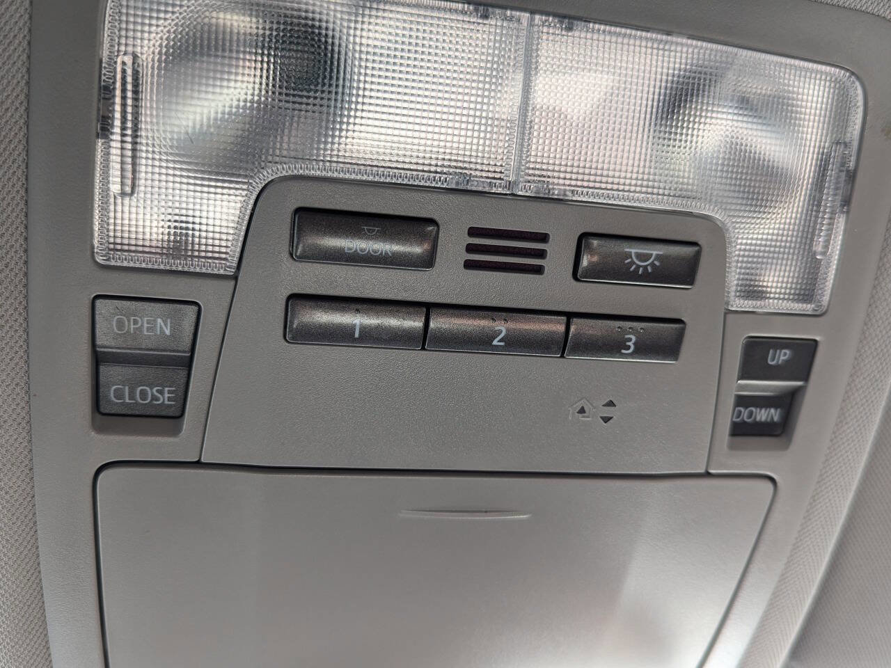 Used 2019 Toyota Highlander XLE FWD image 28