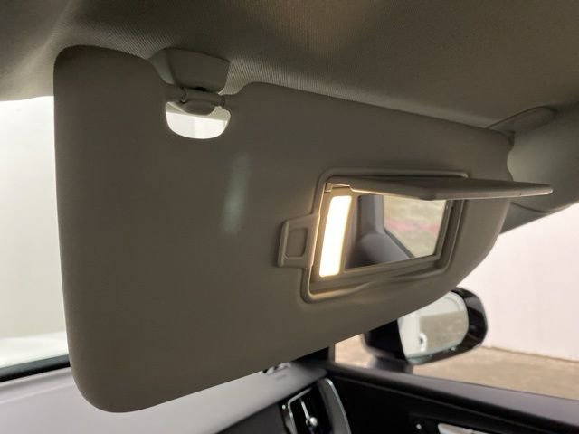 Used 2025 Volvo XC60 B5 Core image 58