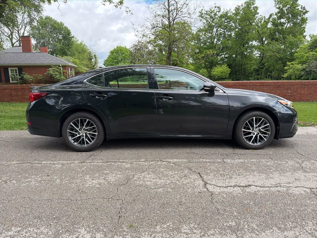 Used 2016 Lexus ES 350 w/ Luxury Package w/Wood Trim FWD image 10