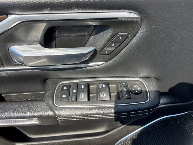 Used 2022 RAM 1500 Laramie AWD/4WD image 14
