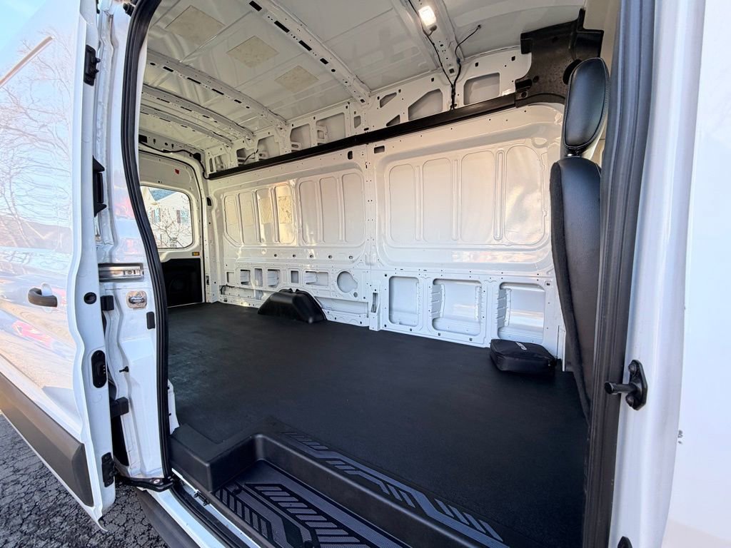 Used 2022 Ford E-Transit 148 High Roof Extended image 15
