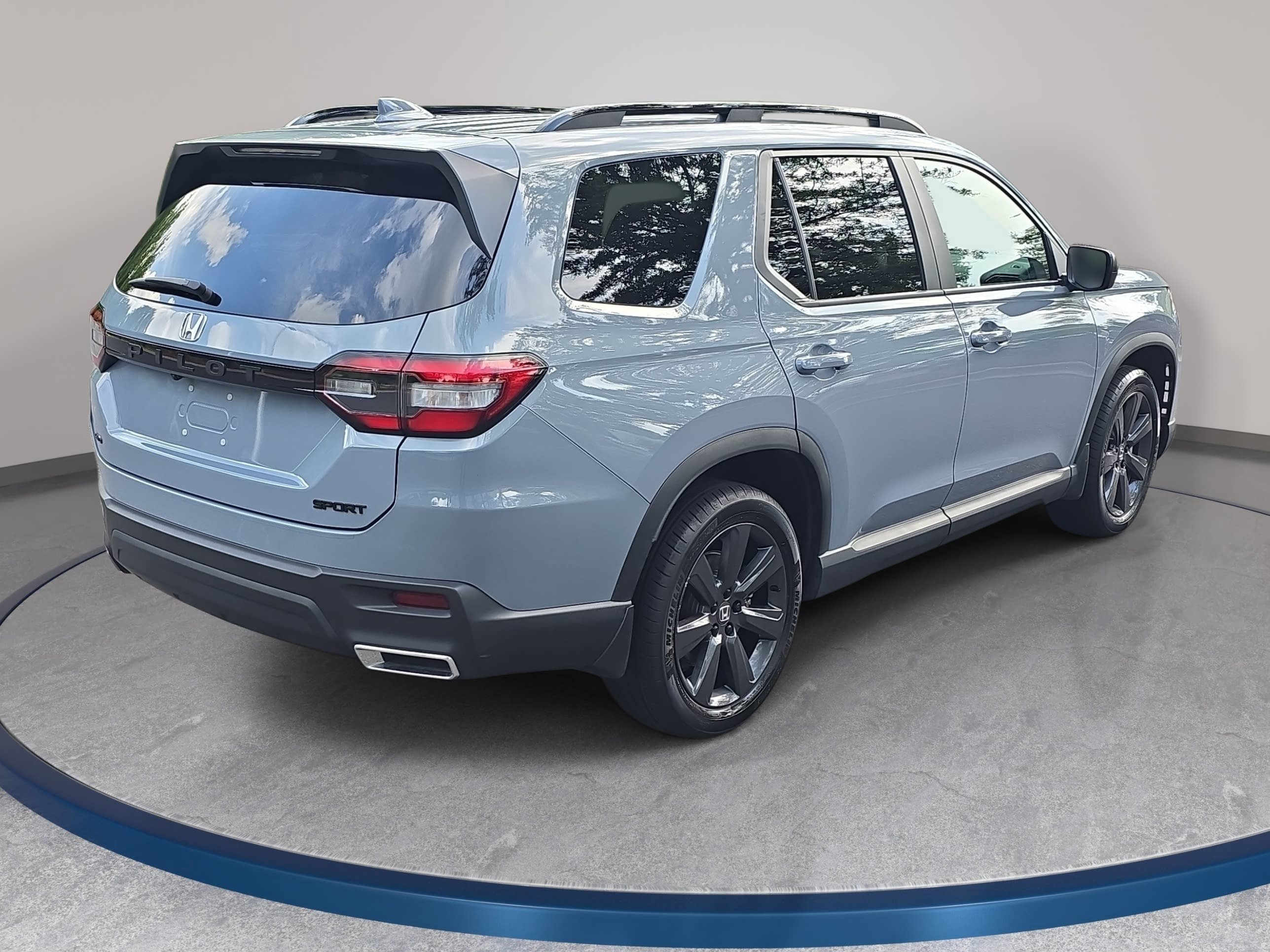 Used 2025 Honda Pilot Sport image 5