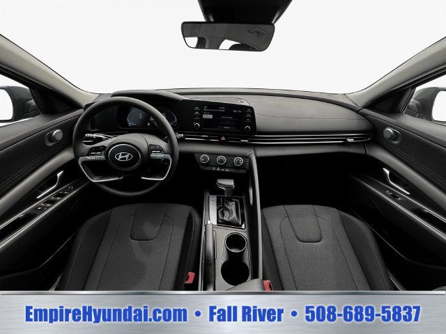 Used 2025 Hyundai Elantra SE FWD image 13