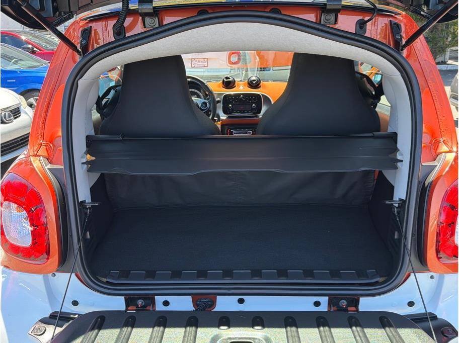 Used 2016 smart fortwo Proxy RWD image 16