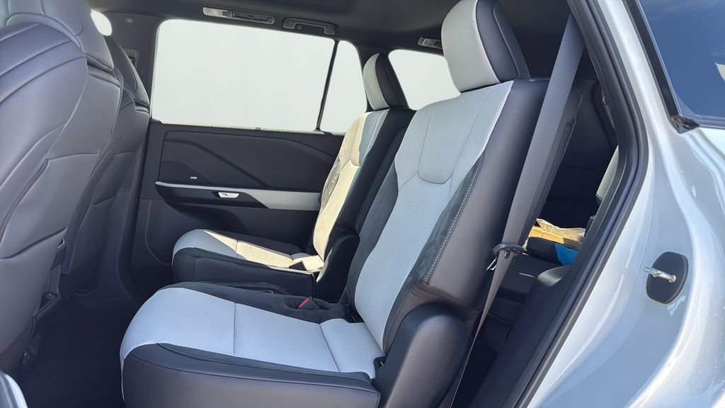 New 2026 Lexus TX 500h AWD image 11