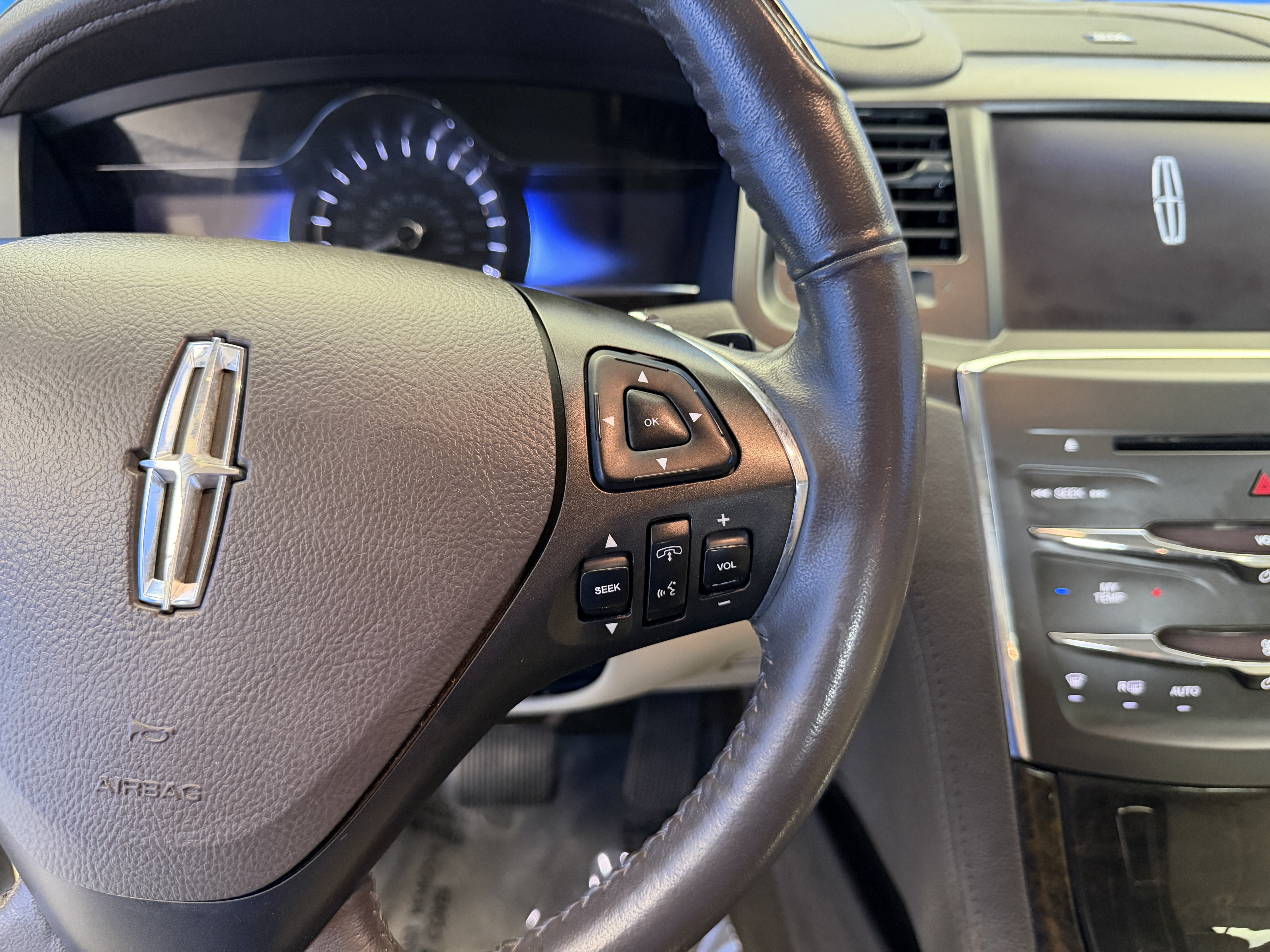 Used 2014 Lincoln MKS w/ Equipment Group 101A FWD image 17