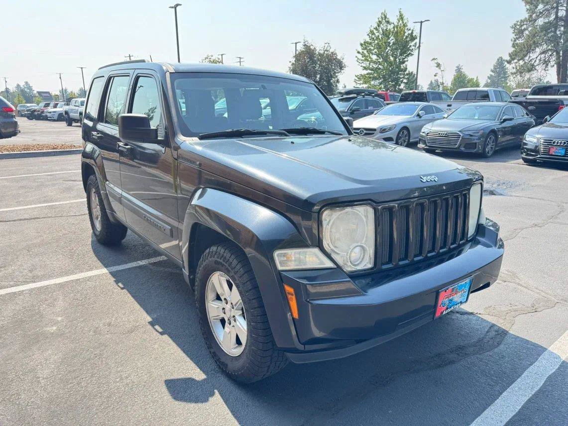 Used 2012 Jeep Liberty Sport AWD/4WD image 7