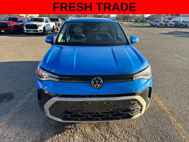 Used 2025 Volkswagen Taos SE AWD/4WD image 2