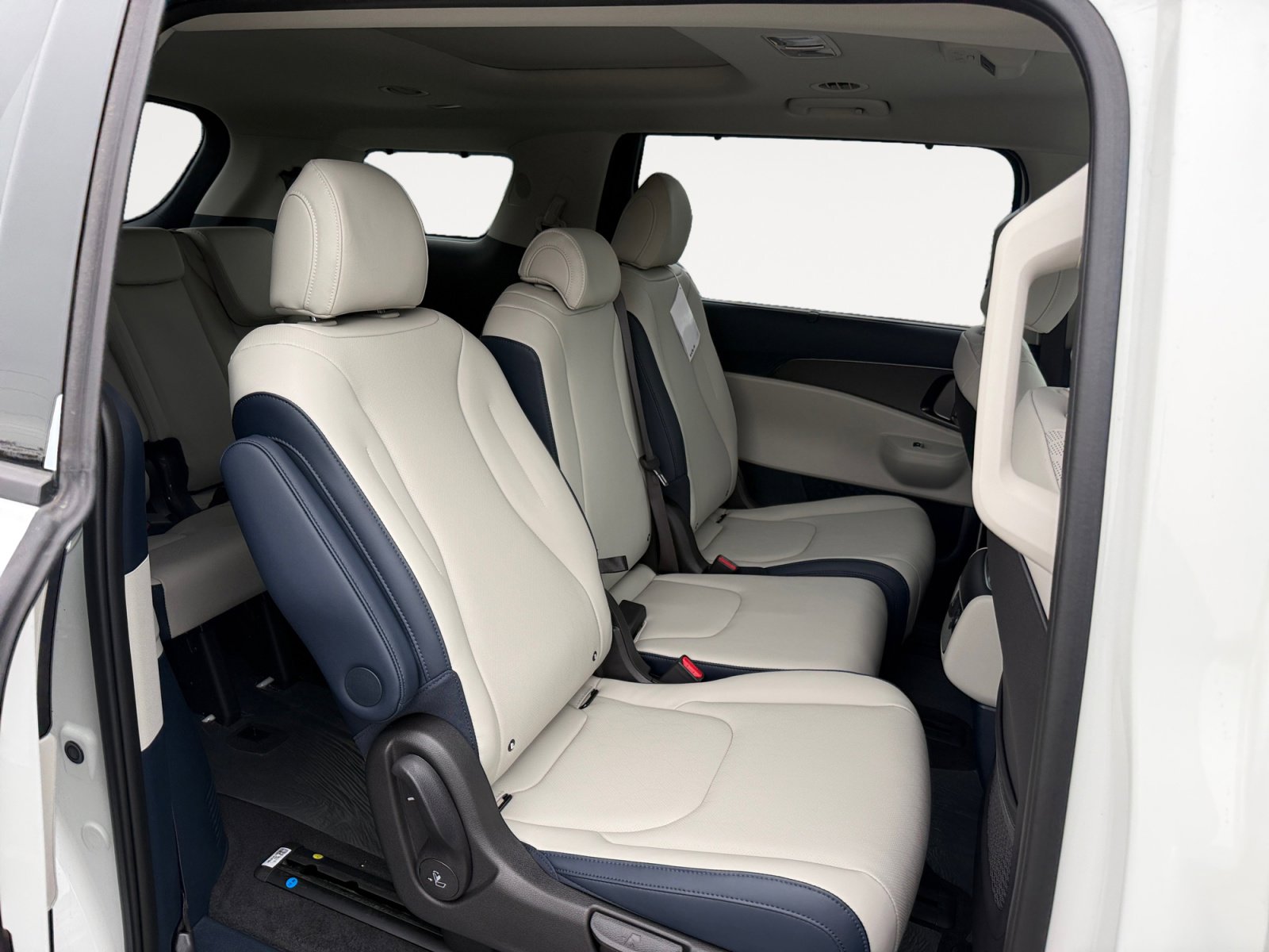 New 2026 Kia Carnival SX w/ SX Dark Edition Package image 18