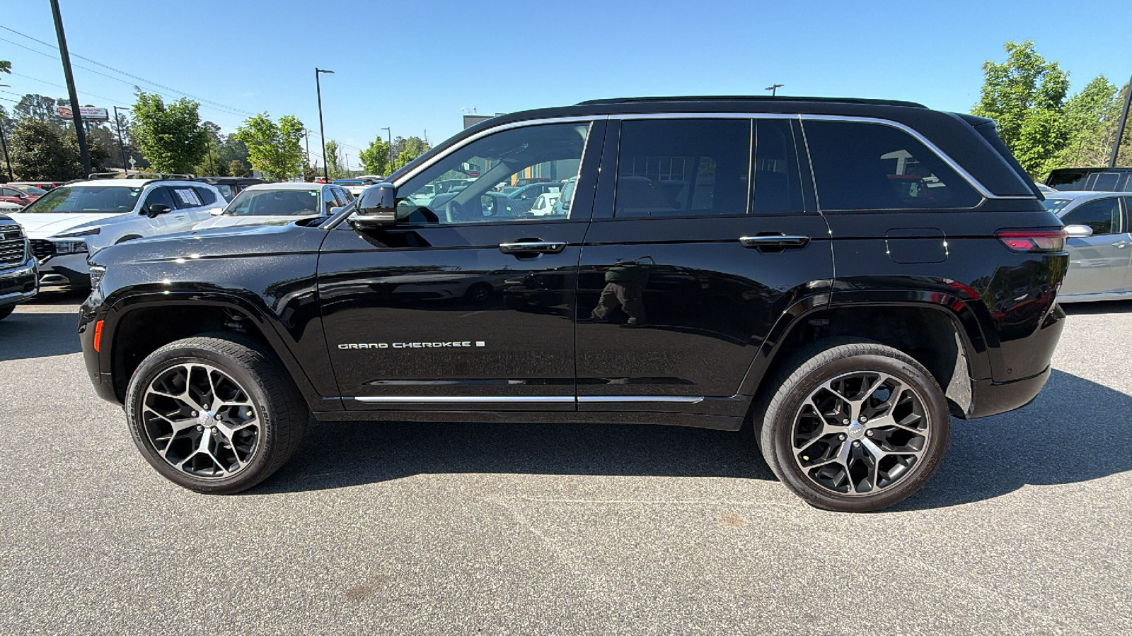 Used 2025 Jeep Grand Cherokee Summit AWD/4WD image 11