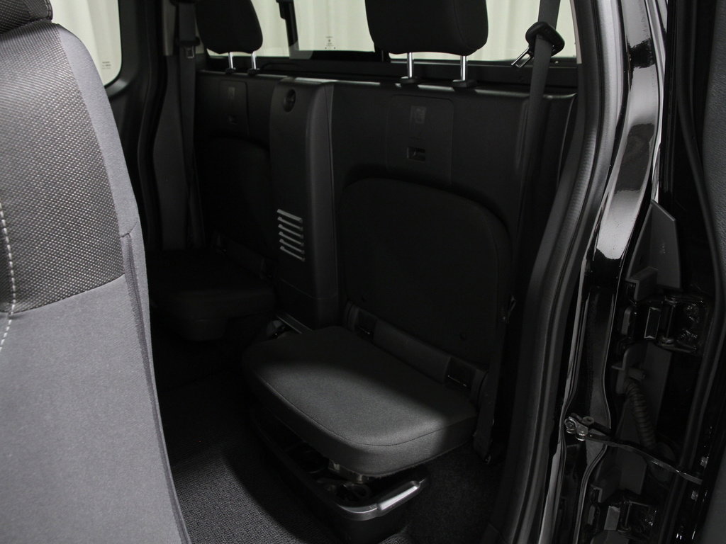 Used 2023 Nissan Frontier SV w/ SV Convenience Package image 17