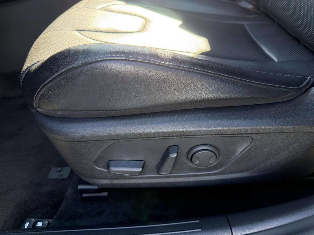 Certified 2023 Hyundai Elantra Limited FWD image 16