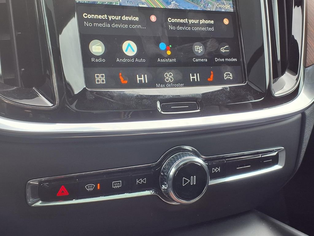 Used 2025 Volvo V60 B5 Cross Country Plus image 14
