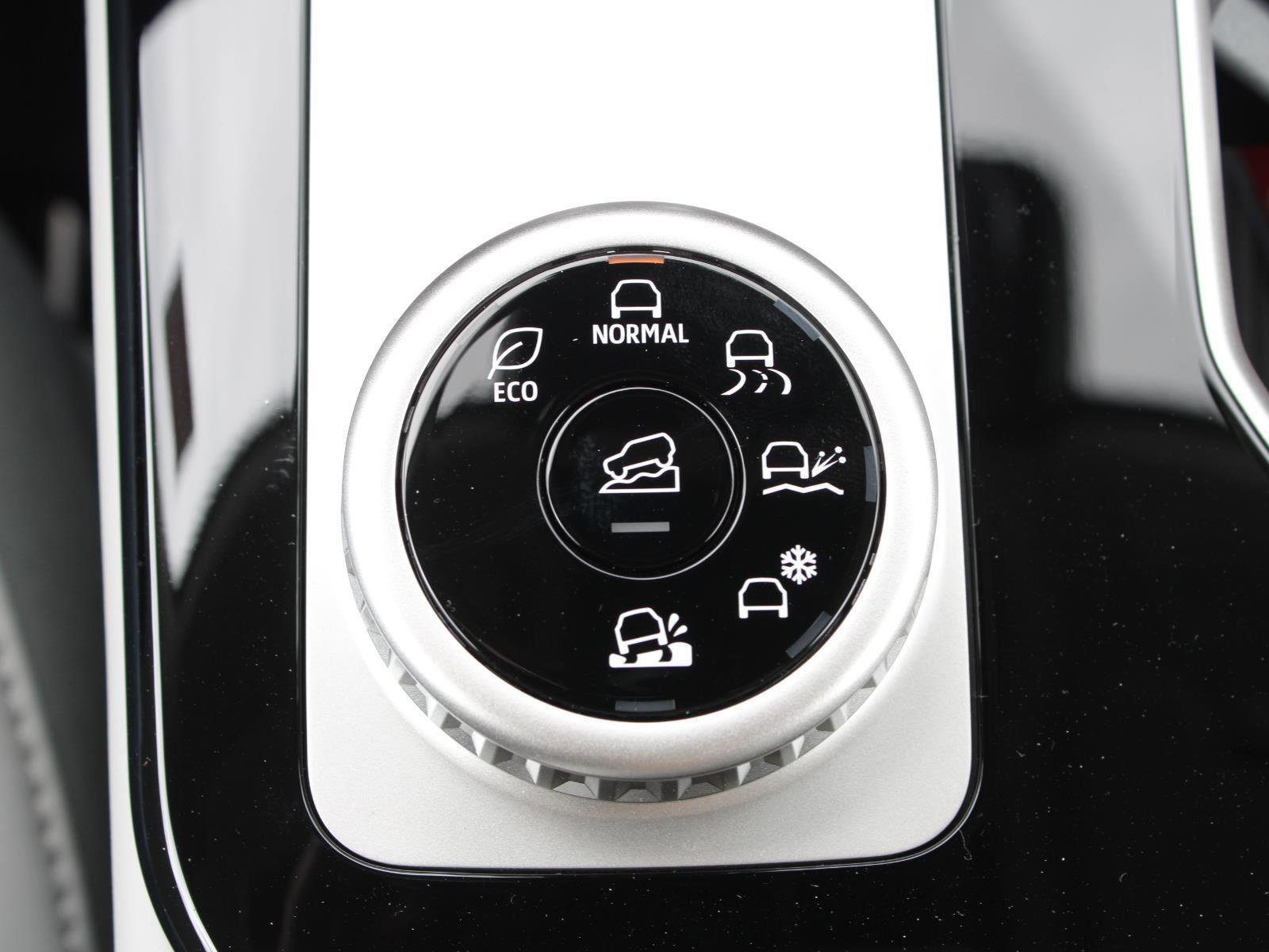 New 2025 Mitsubishi Outlander SE image 24