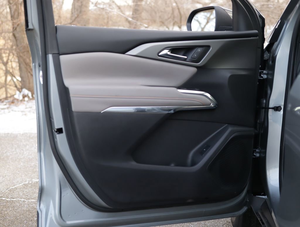 Used 2024 Chevrolet Traverse LT w/ Trailering Package image 24