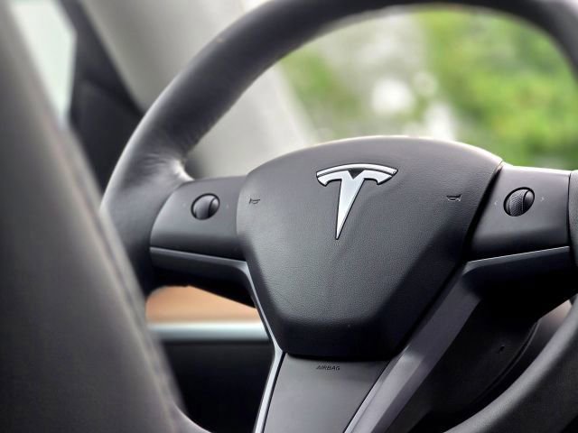 Used 2021 Tesla Model Y Long Range image 14